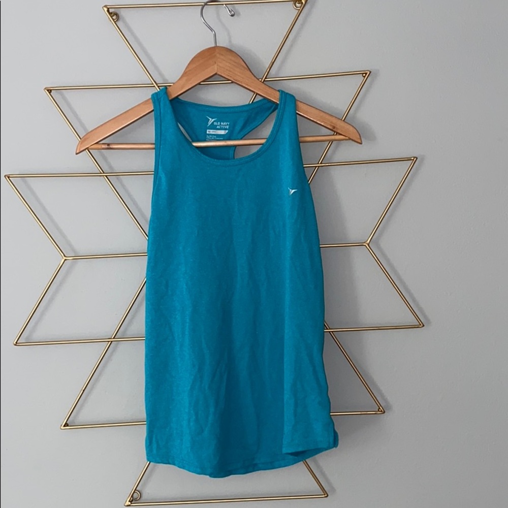 blue tank top